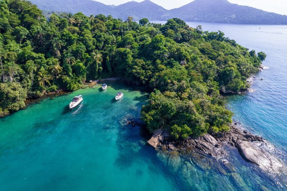 Meia-Volta à Ilha Grande