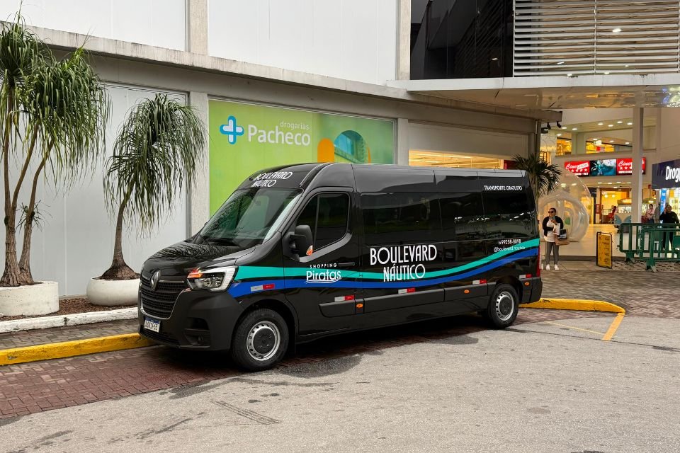 Van da Boulevard Náutico para traslado de hóspedes em Angra dos Reis